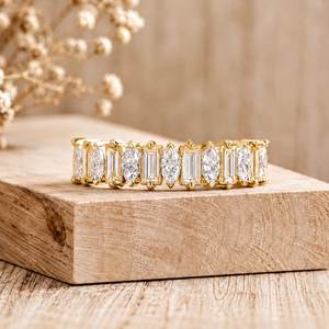 Anillo de compromiso apilable de media eternidad con diamantes baguette y marquise, banda de platino, regalo nupcial de oro para ella - Product Image 2