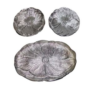 Plateau décoratif en métal en forme de pomme dorée avec couvercle, motif végétal, design glamour - Product Image 4
