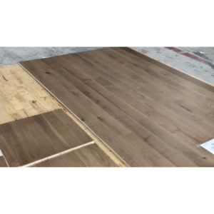 Planche de parquet en chêne européen, 5 po x 5/8 po, brun caramel rustique, rainuré et langueté - Product Image 6