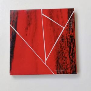 Posavasos con incrustaciones de resina roja, elegantes detalles metálicos y epoxi para decoración de mesa de hogares modernos y accesorios, alfombrillas y almohadillas - Product Image 5