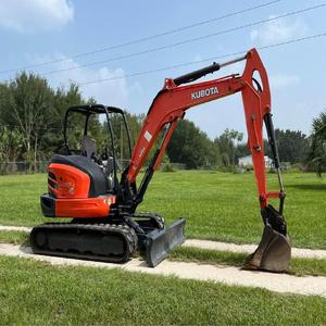 La miniexcavadora Kubota KX057-4 es una máquina potente y compacta diseñada para brindar eficiencia y fiabilidad en sitios de trabajo reducidos. - Product Image 4