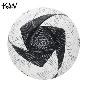 Ballon de football de haute qualité, matériau résistant aux intempéries, forte rétention d'air, adapté au gazon et aux terrains intérieurs - Product Image 1