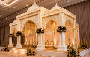 Grand Mandap de mariage moderne en or blanc, style sud-indien, en fibre de verre, léger, taille personnalisable, design sculpté, Royaume-Uni - Product Image 4