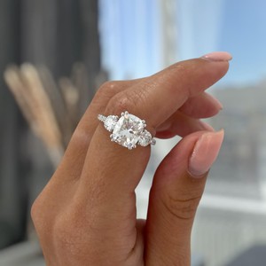 Bague de fiançailles en diamant taille coussin de 3,00 carats, clarté VVS2, couleur E, certifiée IGI, or blanc 14 carats, diamants de laboratoire, bijoux - Product Image 1