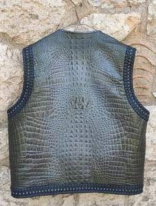 Chaleco de Cuero Grabado con Diseño de Caimán Gris para Motociclistas, Chaleco Oculto para Portar Armas - Product Image 4