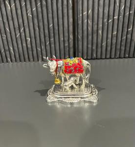 Ídolo de vaca y ternero Kamdhenu bañado en plata, regalo religioso y espiritual, decoración Vastu para el hogar, para sala de Pooja y Mandir, regalo de inauguración de casa - Product Image 1