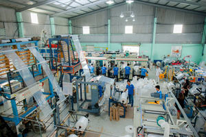 Bolsa para alimentos hecha de película laminada para un envasado seguro de alimentos con barrera contra la humedad y sellado hermético - Product Image 6