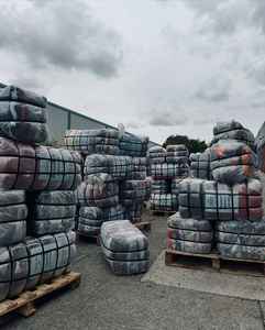 Camisetas gráficas vintage auténticas para adultos |   Artículos de segunda mano de EE. UU./Reino Unido |   El Producto Más Vendido para Revender - Product Image 1