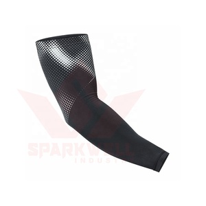 Mangas de compresión deportivas unisex SPARKWELL para exteriores, con patrón de árbol en blanco y negro, protección solar anti-UV, refrescantes y transpirables. - Product Image 4
