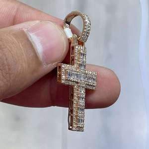 ICEQ JEWELLERY Colgante de Cruz de Moissanita con Incrustaciones de Baguette en Plata de Ley 925, Micro Pavé de Oro Rosa, Estilo Hip Hop, Amuleto Cristiano - Product Image 5