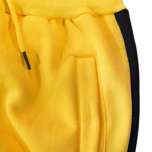 Conjunto Deportivo para Hombre, Sudadera con Capucha y Pantalones, Diseño Sólido con Rayas Rojas y Negras, Estilo Casual para Otoño, Manga Larga, Bolsillos con Cordón - Product Image 5