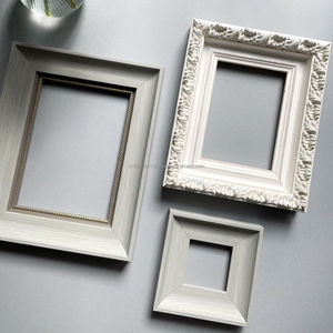 Cadre photo mural en bois conçu pour organiser plusieurs photos imprimées dans des aménagements de pièces élégants et bien structurés - Product Image 6