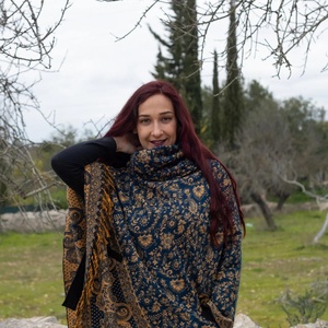 เสื้อคลุมปอนโชทำมือสไตล์ชนเผ่า อุ่นสบาย ผลิตจากอะคริลิกวีแกน ผ้าขนสัตว์เทียม เหมาะสำหรับงานเทศกาล มีฮู้ด ดีไซน์ทันสมัย ใช้ได้ทั้งผู้หญิงและผู้ชาย สำหรับฤดูหนาว - Product Image 3