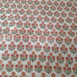 ผ้าฝ้ายแท้ 100% เป็นมิตรกับสิ่งแวดล้อม แห้งเร็ว พิมพ์ลายดอกไม้แบบอินเดียด้วยมือ สวยงาม เหมาะสำหรับเสื้อผ้าผู้หญิง เด็กชาย เด็กหญิง และกระเป๋า - Product Image 1