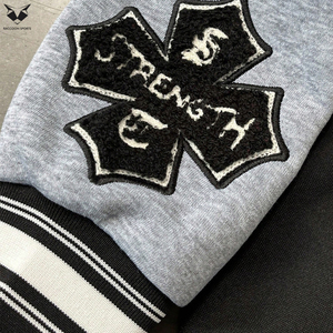 เสื้อแจ็คเก็ตเบสบอลวิซาร์ตี้ปักลายสำหรับผู้ชาย สวมใส่ง่าย สบายตัว สั่งทำได้ในราคาขายส่ง - Product Image 3