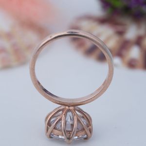 Anillo de lujo de plata 925 chapado en oro de 2 gramos con seis garras y moissanita DEF de diseño oculto - Product Image 5