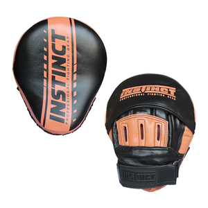 แผ่นรองฝึกซ้อมคิกบ็อกซิ่งหนังแท้ดีไซน์ใหม่ ปรับแต่งได้สำหรับมวยไทย พร้อมสายรัดเวลโคร - Product Image 1