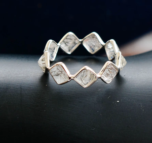 Bague d'éternité carrée en obsidienne noire rutilée à bas prix avec métal en argent sterling 925, style luxueux - Product Image 2