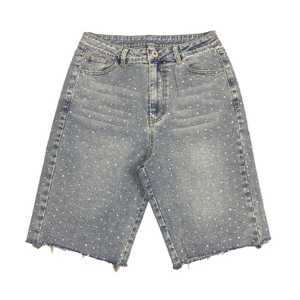 Shorts en jean gris délavé pour homme avec strass et cristaux étincelants, jorts délavés à l'acide, ourlet effiloché brut, style vintage streetwear, été, hip-hop - Product Image 4