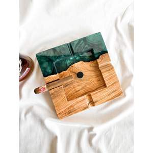 Cendrier artisanal durable de qualité supérieure en bois et résine, décoration de bureau pour fumer, élégant et écologique - Product Image 1