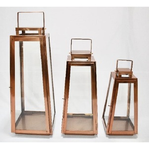 Ensemble de 3 lanternes en cuivre avec panneaux en verre – Lanternes décoratives modernes pour bougies, pour la décoration de la maison et de mariage - Product Image 1