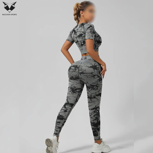 Ensemble tendance de t-shirt et leggings en coton respirant et très extensible, 2 pièces, haut de sport pour femme et leggings de course ajustés - Product Image 3
