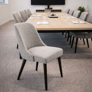 Chaise de salle à manger Niwara à dossier creux en bois de teck, style mi-siècle, qualité supérieure, tissu rembourré durable pour salle à manger d'hôtel, meilleur fournisseur - Product Image 5