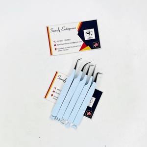 Pinzas para pestañas Somofy Enterprises Precision, color azul cielo, con diseños en la parte inferior, de acero inoxidable, color morado, punta suave. - Product Image 5
