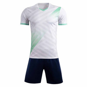 Fournisseur en gros de maillots de football unisexes par sublimation pour l'exportation mondiale avec des coutures professionnelles de haute qualité. - Product Image 3