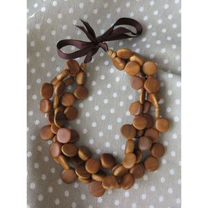 Collier de luxe en résine et bois, accessoires de mode raffinés en cristal - Product Image 1