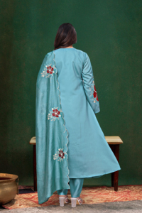 Ensemble Kurta et pantalon brodé pour femme, séchage rapide, style traditionnel indien pakistanais, tenue décontractée, coupe régulière, longueur normale, en soie Chanderi - Product Image 4