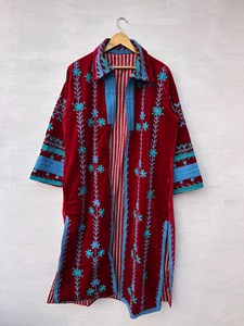 Chaqueta Larga Tradicional de Terciopelo Rojo con Bordado Suzani y Diseño Floral, Cuello Camisero Boho, Manga Larga, Ropa de Abrigo para Invierno - Product Image 5