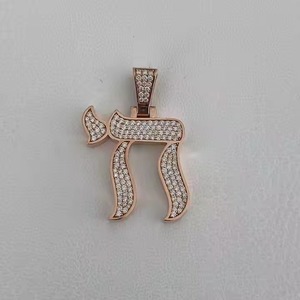 Colgante de Letra Dorada con Diamante, Inicial del Alfabeto, Joyería Personalizada para Mujer - Product Image 2