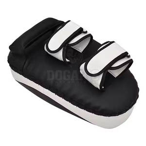 แผ่นรองมวยไทยหนังคุณภาพพรีเมียม เย็บเสริมความแข็งแรง สำหรับการฝึกซ้อมในยิมระดับมืออาชีพและการออกกำลังกายหนักประจำวัน - Product Image 6