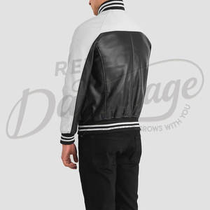Chaqueta Bomber Varsity de Cuero Genuino Bicolor en Blanco y Negro para Hombre con Paneles de Hombro en Contraste y Puños Acanalados a Rayas - Product Image 2