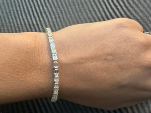 Bracelet chaîne pour femme en alliage plaqué platine avec diamants taille émeraude sertis en canal, style classique - Product Image 4