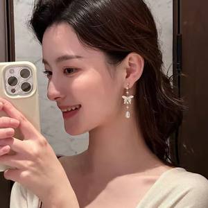 ต่างหูห้อยสไตล์จีนย้อนยุคทำมือ ประดับเปลือกหอย ผีเสื้อ และมุกธรรมชาติ ดีไซน์หรูหราแบบเฉพาะตัว - Product Image 1