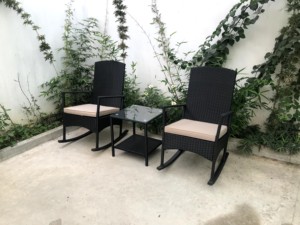 RK00064 Directo de fábrica en Vietnam, el más vendido, juego de sillas mecedoras modernas de ratán y acero, muebles de exterior con vidrio templado - Product Image 4