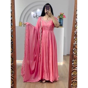 VESTIDO DE TRABAJO DE SECUENCIA BORDADA DE DISEÑADOR CHINON CON DUPATTA ROSA - Product Image 1