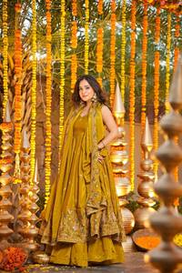 Ensemble Anarkali Kurta Palazzo en soie brodée jaune moutarde pour femmes avec dupatta assorti - Product Image 2