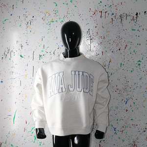 Sweat-shirt à col montant AVA JUDE ASH GREY 100% BLANC avec broderie appliquée, col large, fils fins - Product Image 2