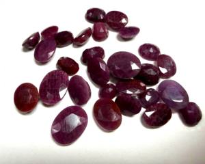 Gema de Rubí Natural con Corte Esmeralda Facetado de Tamaño Libre |   Piedra de Rubí Roja Suelta para Joyería y Venta al por Mayor - Product Image 1