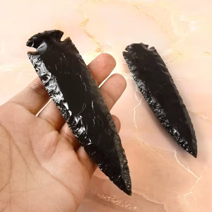 หัวลูกศรหินออบซิเดียนสีดำทำมือ งานศิลปะเลียนแบบโบราณ ของสะสมรูปทรงไม่สม่ำเสมอ งานฝีมือทนทาน ขนาด 2 หรือ 3 นิ้ว - Product Image 2