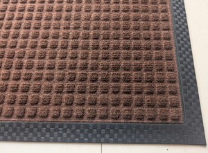 Alfombra de Entrada Antideslizante de Polipropileno con Reverso de Goma, Alfombra para Interiores y Exteriores, Tamaño Personalizado con Logotipo - Product Image 1