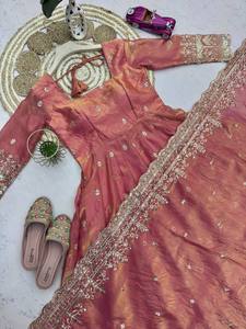 Ensemble Anarkali en soie rose avec dupatta, tenue traditionnelle indienne et pakistanaise pour femme, longueur ras du sol, pour mariage, coupe ample et extensible - Product Image 4