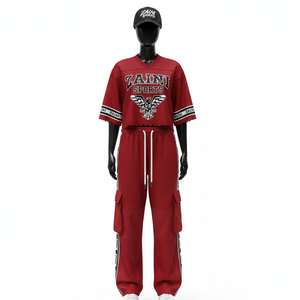 Conjunto deportivo de 2 piezas para mujer, ligero, de malla de poliéster, 180 GSM, rojo, estilo panel utilitario, con logo personalizado. Conjuntos para mujer. - Product Image 1