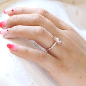 แหวนหมั้นเพชรทรงมาร์คีส์สีโรสโกลด์ประดับด้วยเพชรแล็บโกรว์ - Product Image 3