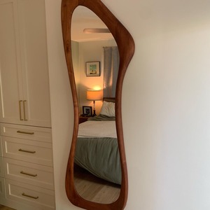 Miroir sur pied en bois irrégulier de designer, miroir sculptural moderne, idéal pour la décoration intérieure et les espaces de vie, provenant d'Inde - Product Image 4