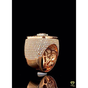 Bague pour homme en or jaune, style Hip Hop, sertie de diamants de laboratoire, avec pierre centrale taille princesse et halo de baguettes - Product Image 2