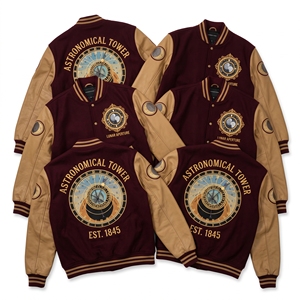 Chaqueta Letterman al por mayor, abrigo universitario de lana azul marino, bordado Old Highway Guild, mangas de cuero marrón claro, estilo bomber. - Product Image 2